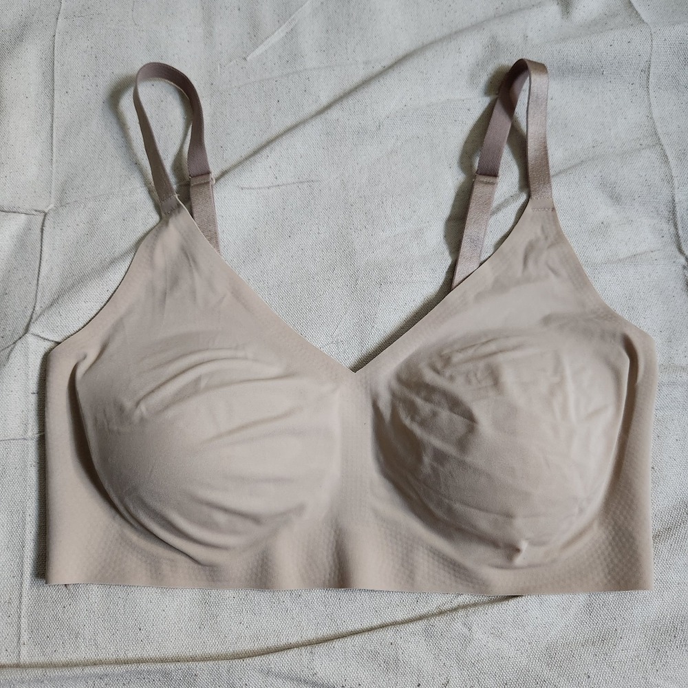 New True & Co True Body Lift Triangle Bra Wireless Medium M Tan Beige Bralette
